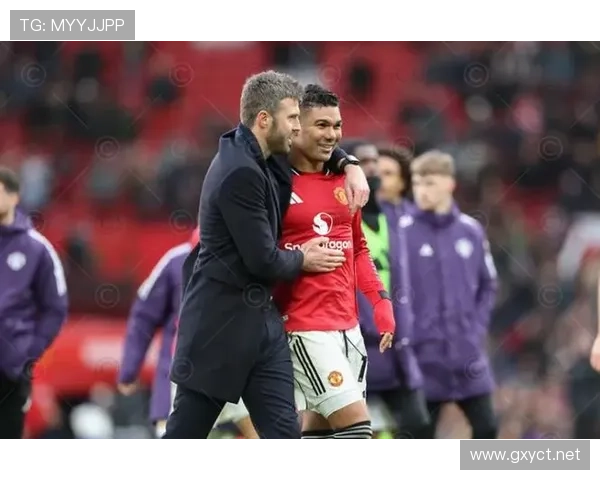 曼联整体失衡问题加剧,个人能力难掩体系短板