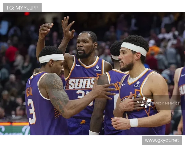 内维斯与罗德里:控场后腰的战术角色与体系适配差异解析 内维斯与罗德里:控场后腰的战术角色与体系适配差异解析