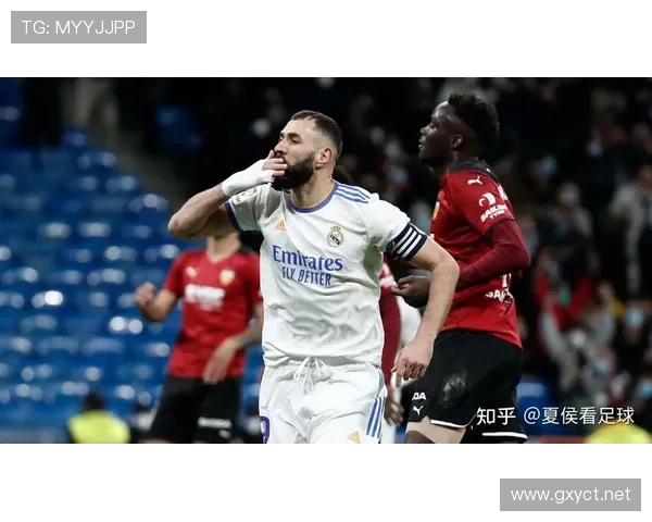 本泽马 vs 哈兰德：全能中锋与终结机器的对比分析