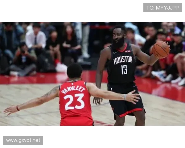 莱昂纳德挡拆创造高效投篮机会，拉开球队攻防差距